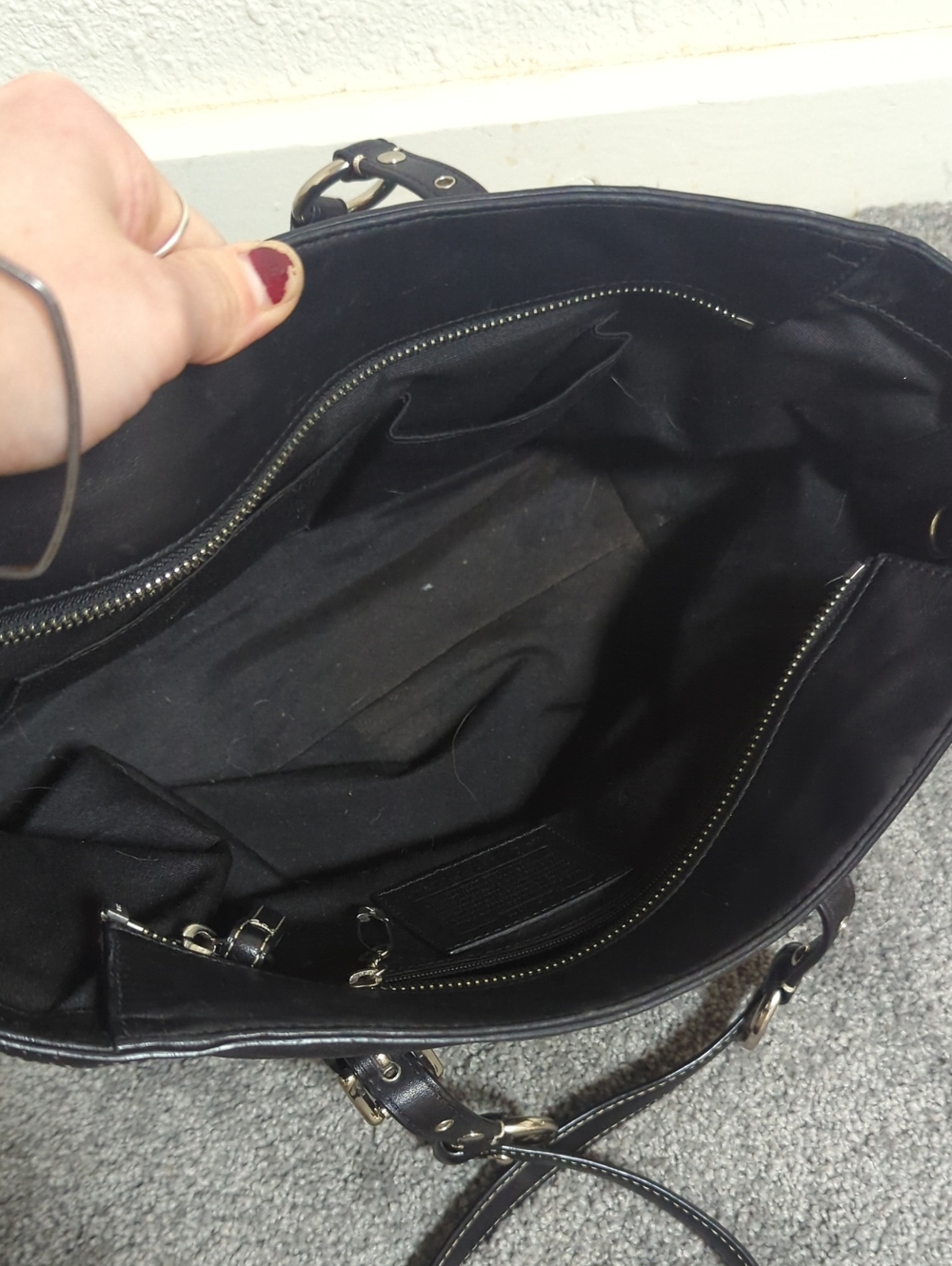 Coach Black Leather Shoulder Bag with Silver Hardware And White Stitching - Picture 9 of 10